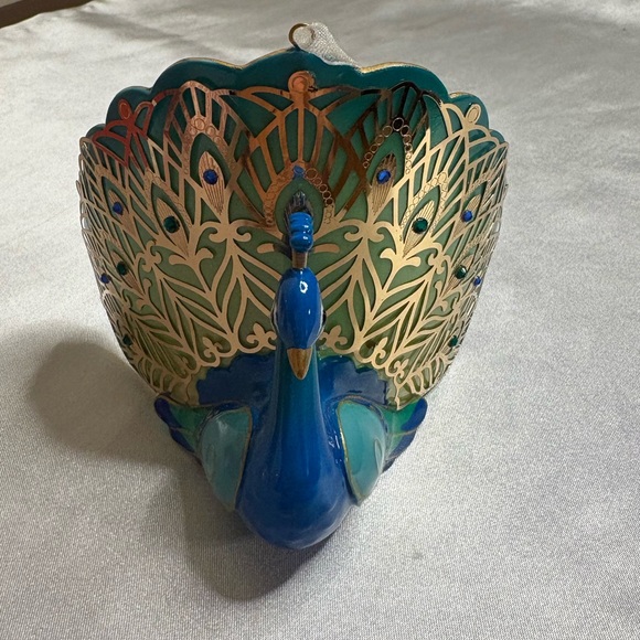 Hallmark keepsakes Christmas ornament ,Pretty Peacock, released 2016,l - Picture 1 of 8